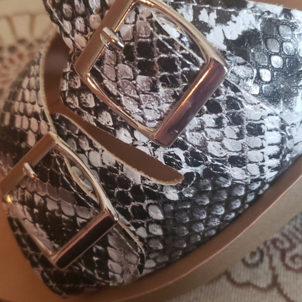 Snakeskin sandals - Picture 2 of 3